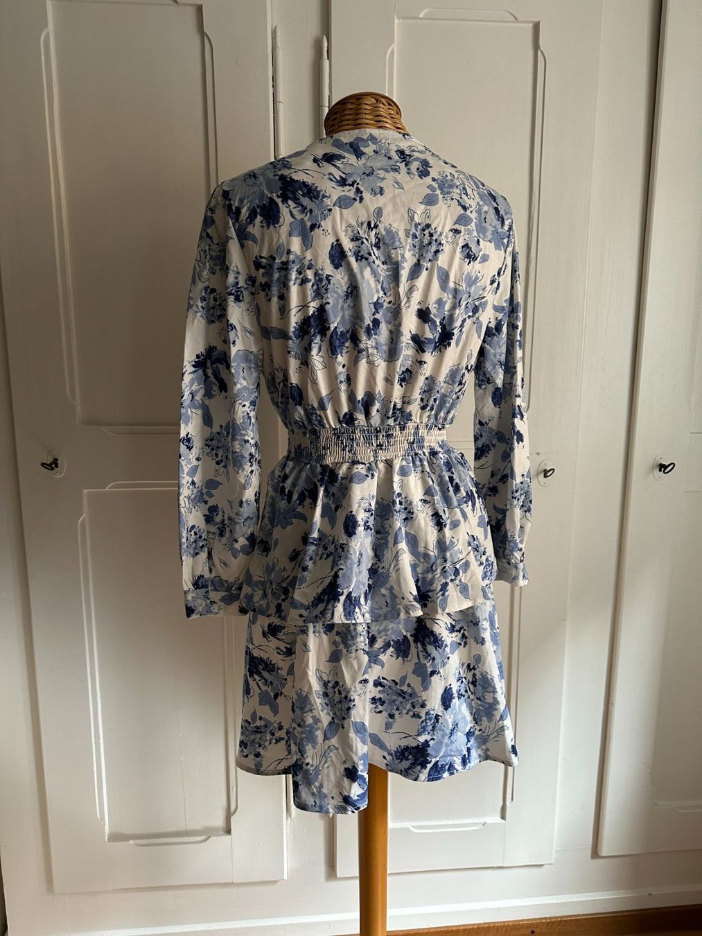 Shein Vestiti: SHEIN - Kleid weiss-hellblau geblümt S – Usato da Zürich venduto da Diazaio 2