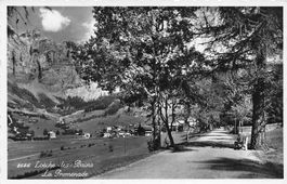 Leukerbad (VS) Promenade Dorf und Alpenpanorama