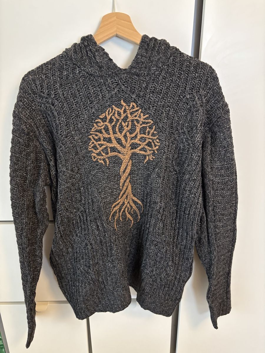 Maglioni & Felpe: Warmer Strickpullover mit Kapuze und Baum-Motiv, Gr. M – Usato da Zürich venduto da SandraB091