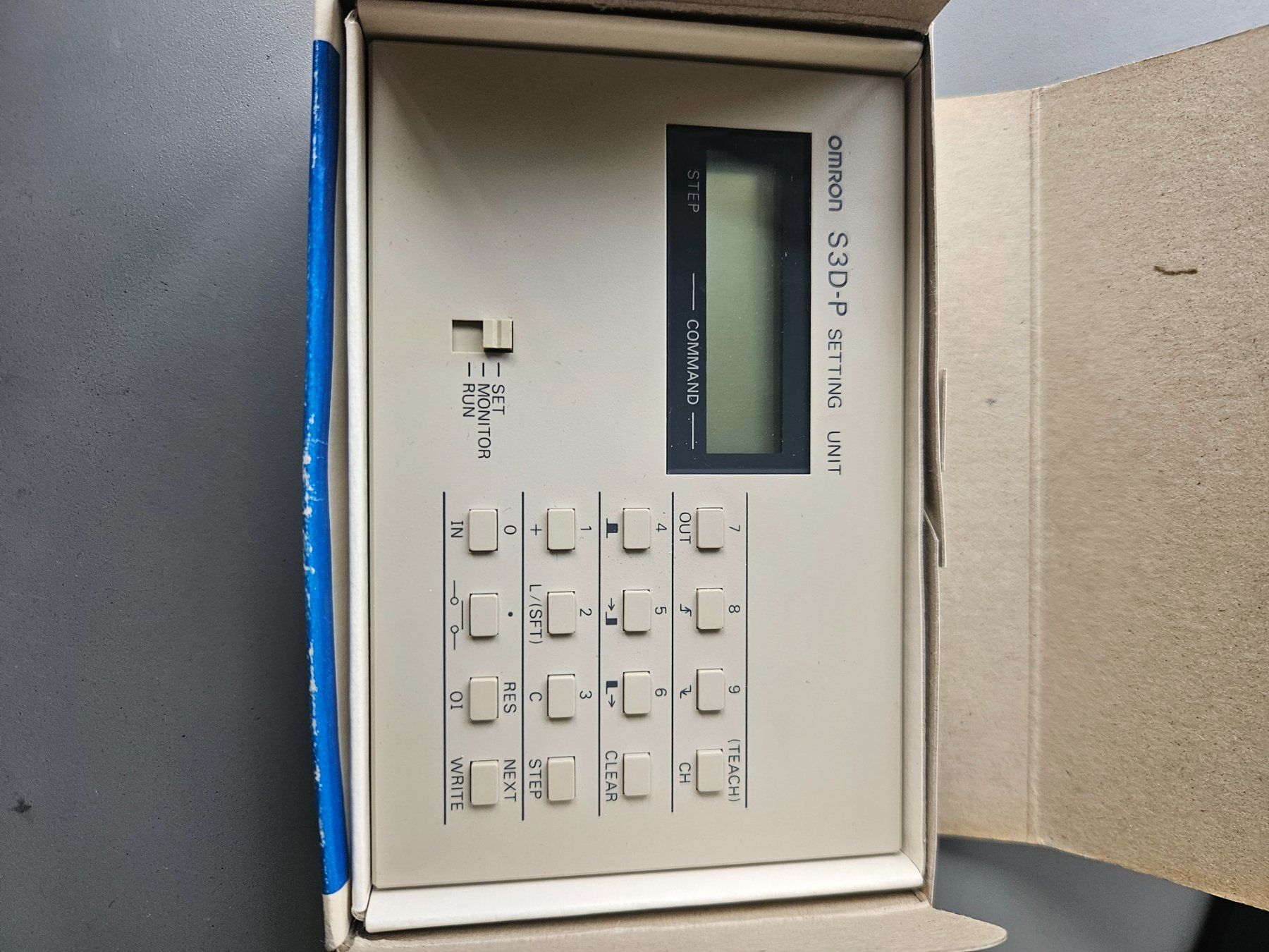 Sistema di controllo: Omron S3D-P Setting Unit Programmiergerät neuwertig – Nuovo (secondo la descrizione) da Tübach venduto da Schips_ag