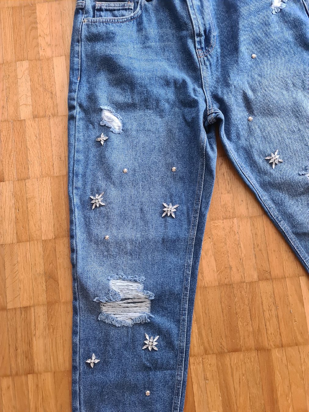 Mango Jeans: Jeans MNG mit Kristallen Grösse 40 – Usato da Emmenbrücke venduto da gatasalvache 1