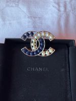 Chanel Brosche, blau weiss Perlen