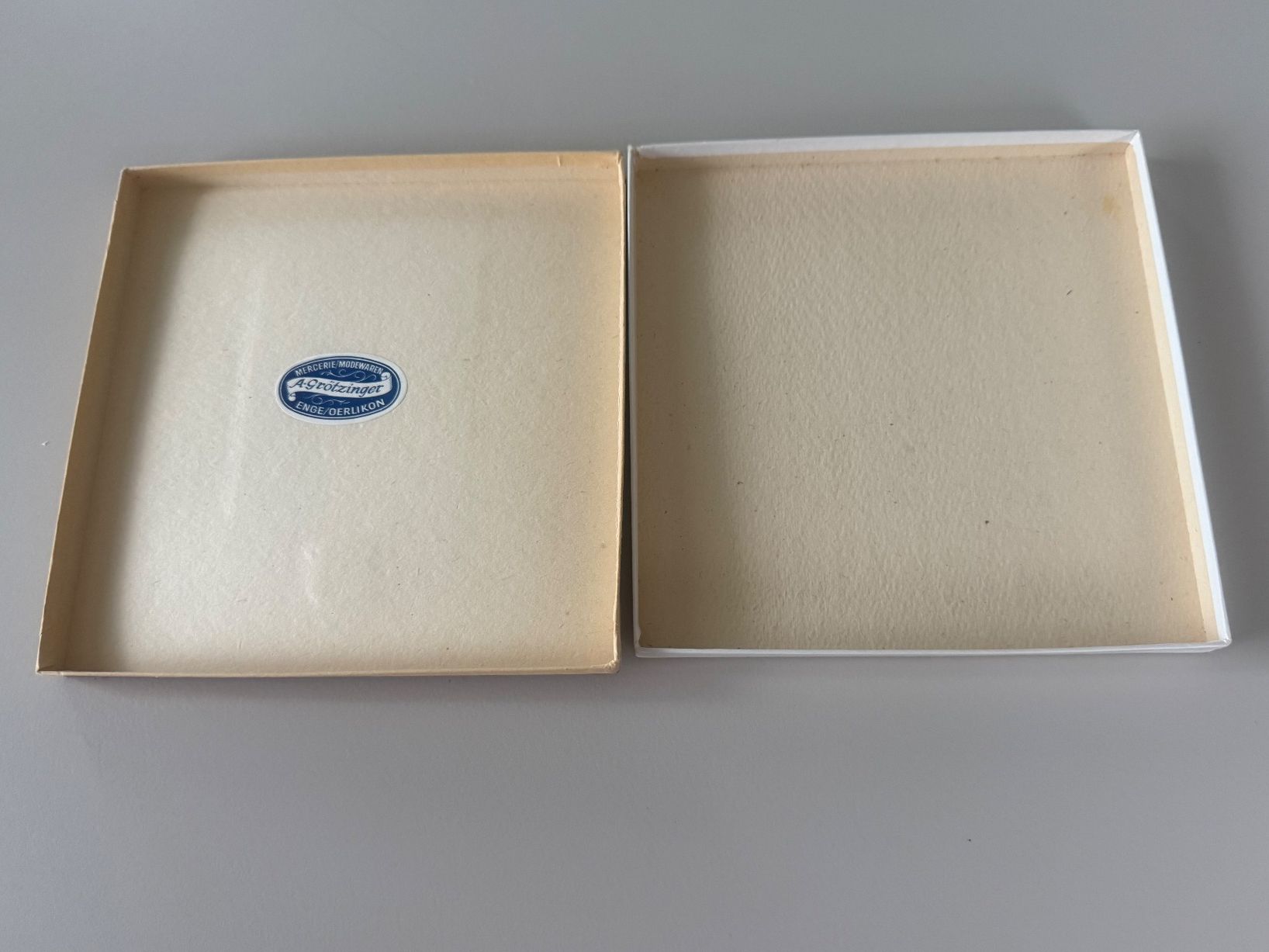Barattoli: Antike Karton Schachtel / 17x17x2 cm – Usato da Zollikon venduto da dorean 3
