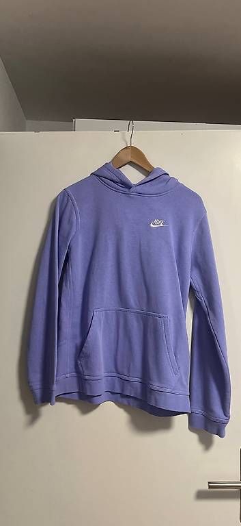 Pullover & Sweatshirts: Nike Kapuzen-Pullover – Gebraucht aus Wil SG von smu_l76j