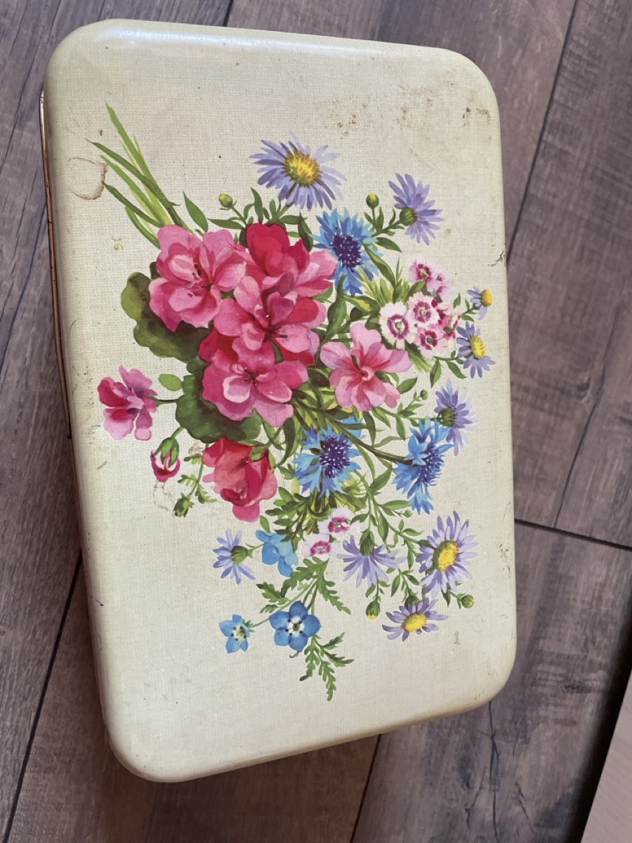 Barattoli: Vintage Blechdose mit Blumenmotiv – Usato da Ennetbühl venduto da Anna.K.