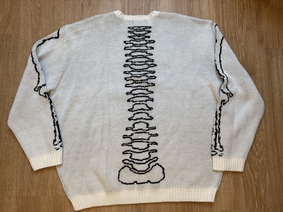 Maglioni & Felpe: Pull maille oversize blanc motif squelette Trap, t. M – Usato da Tavannes venduto da Thriftshop 1