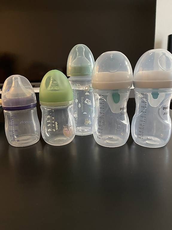 Baby-Mahlzeiten: Babyfläschchen Set zu verkaufen – Gebraucht aus Kloten von Lume_o
