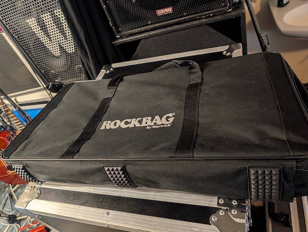 Musikinstrumente: Pedalboard Warwick Rockcase mit Kabeln – Gebraucht aus Pratteln von dado1972