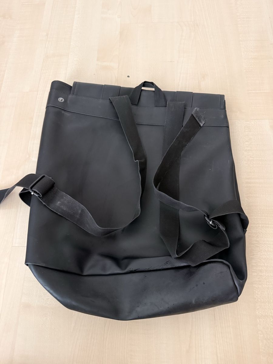 Rains Rucksäcke: Schwarzer Rains Rucksack – Gebraucht aus Neerach von lar_tkp2 1
