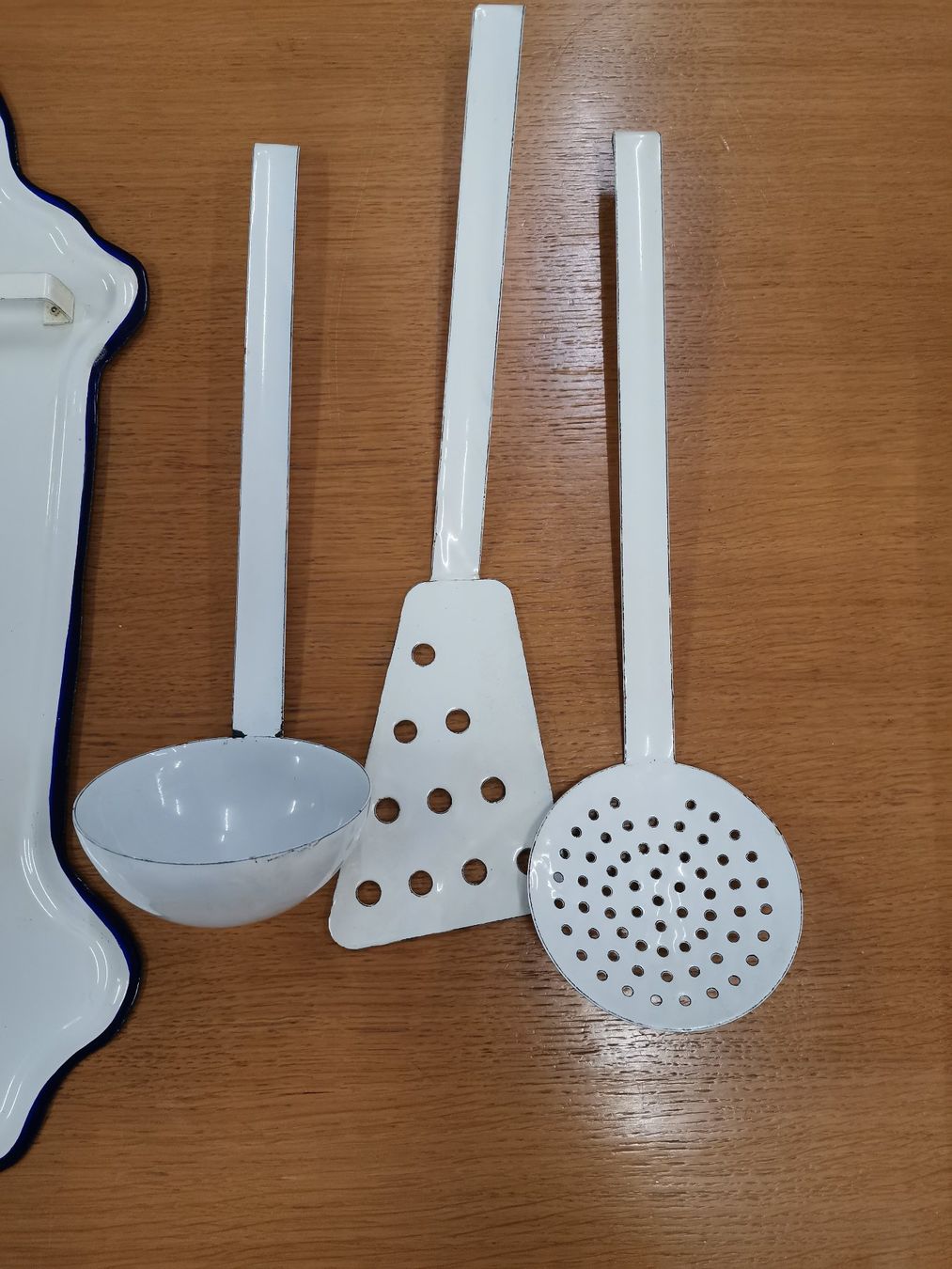 Tutte le decorazioni: EMAIL Löffelblech im Landhausstil 4teilig – Usato da Suhr venduto da Brocki-Suhr 4