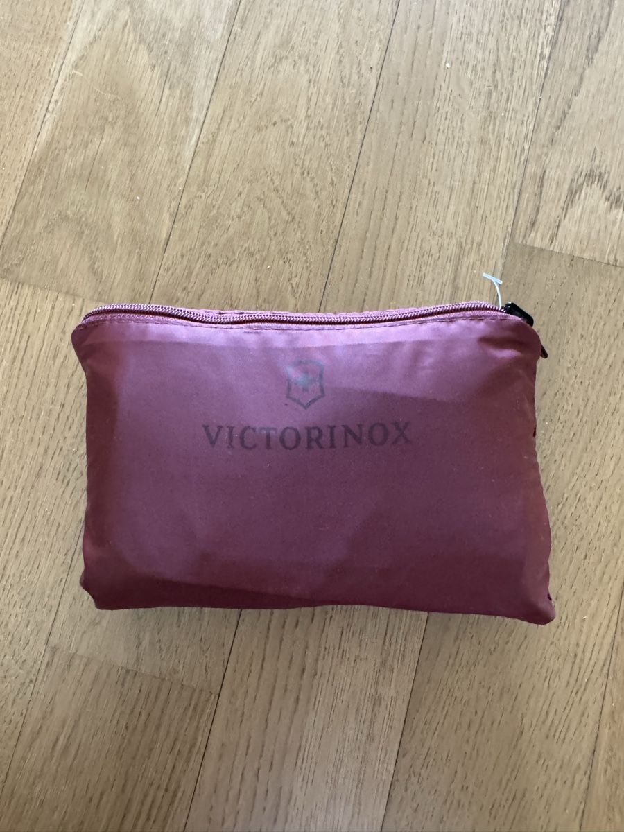 Custodie per cosmetici: Swiss Business Class Amenity Kit – Nuovo e nell'imballaggio originale da Altendorf venduto da wqv_97