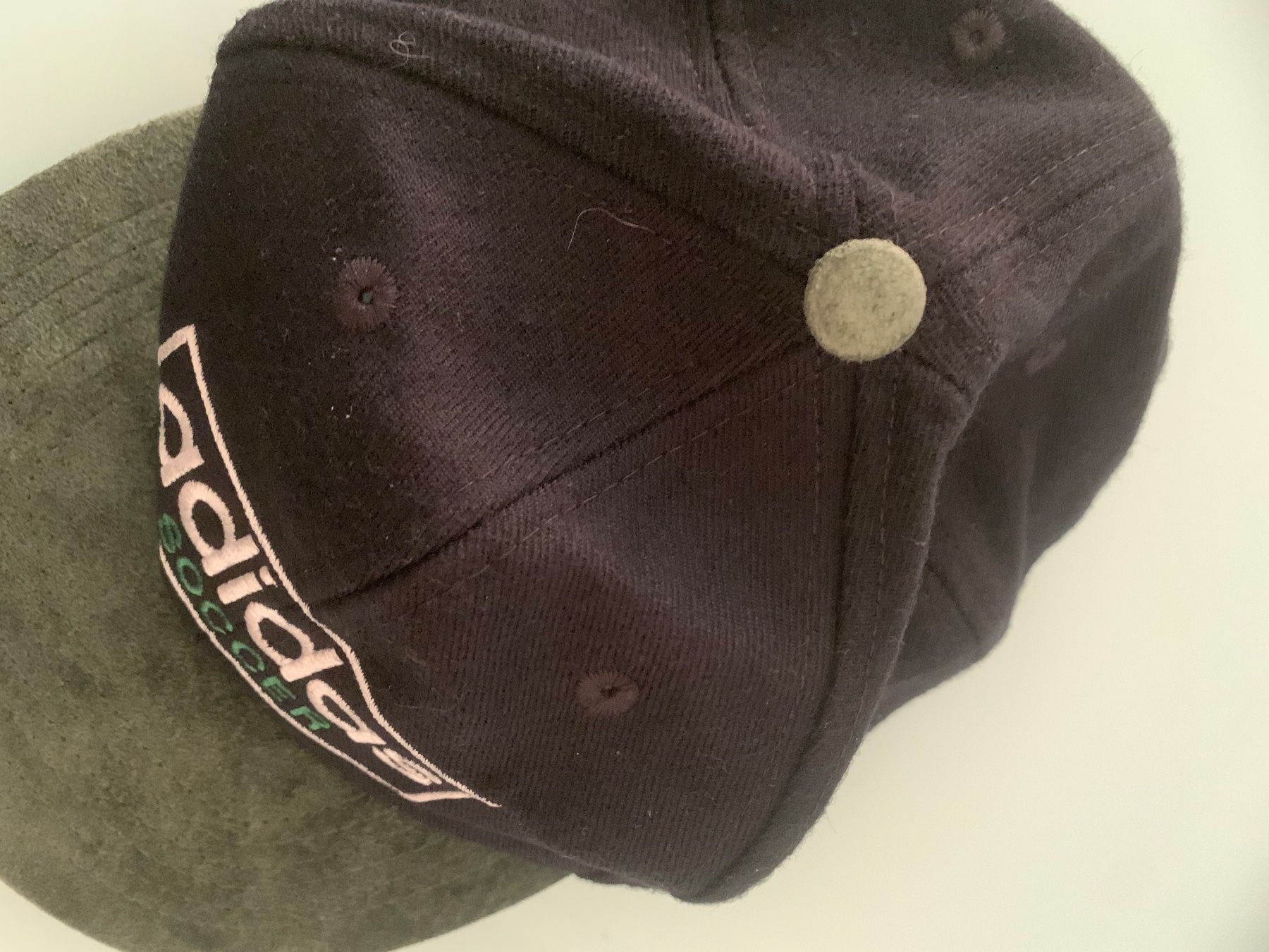 Adidas Copricapi, berretti & cappellini: Casquette années 90 vintage – Usato da Neuchâtel venduto da Aquila99 5