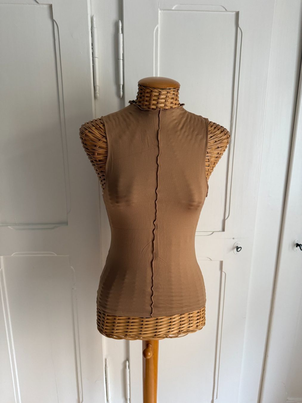 Mango Tops: MANGO - Top hellbraun M – D'occasion à Zürich par Diazaio