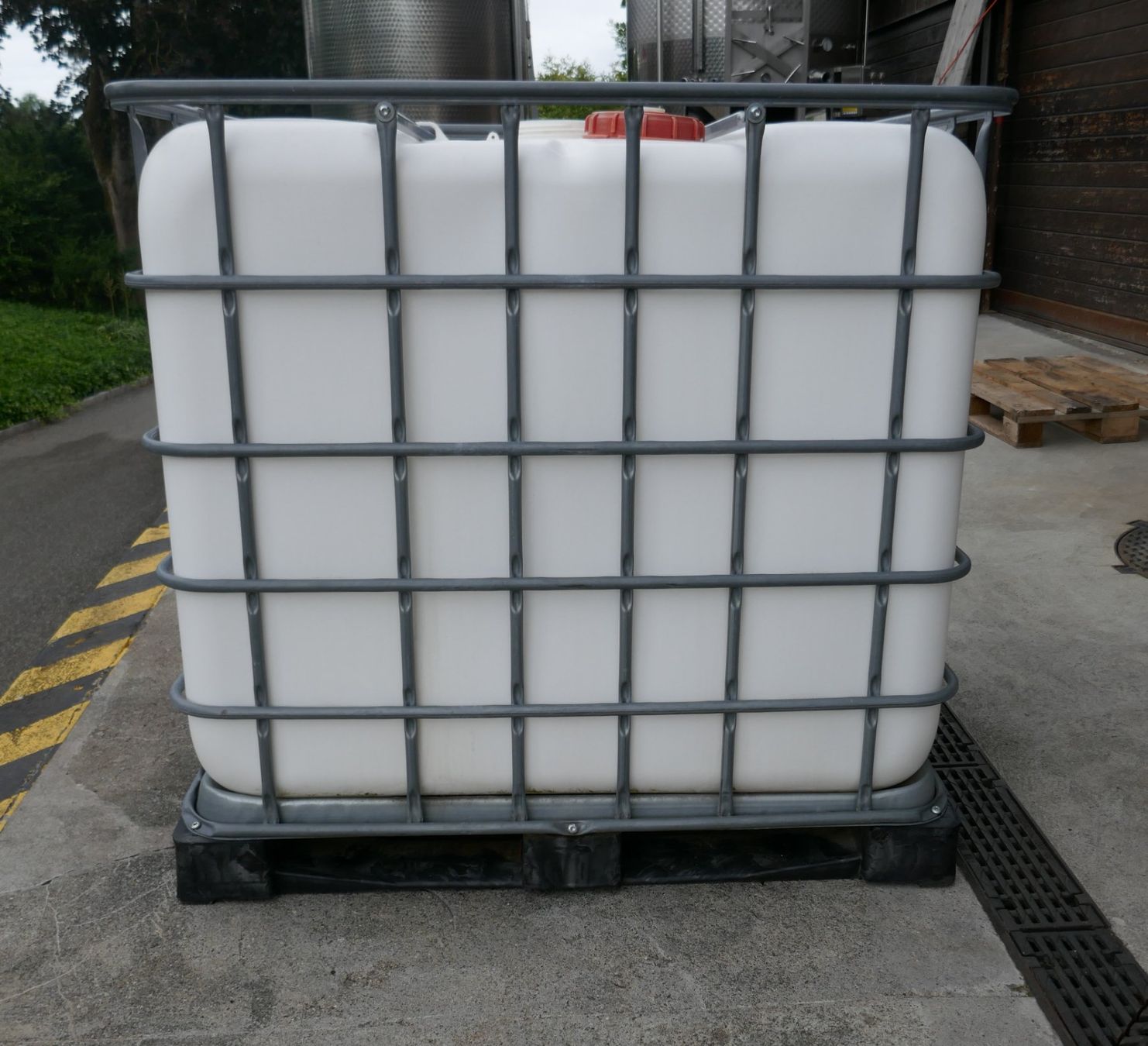 Abbeveratoi e trogoli: IBC-Tank, Wassertank, 1000 Liter – Usato da Port venduto da uzuku 3