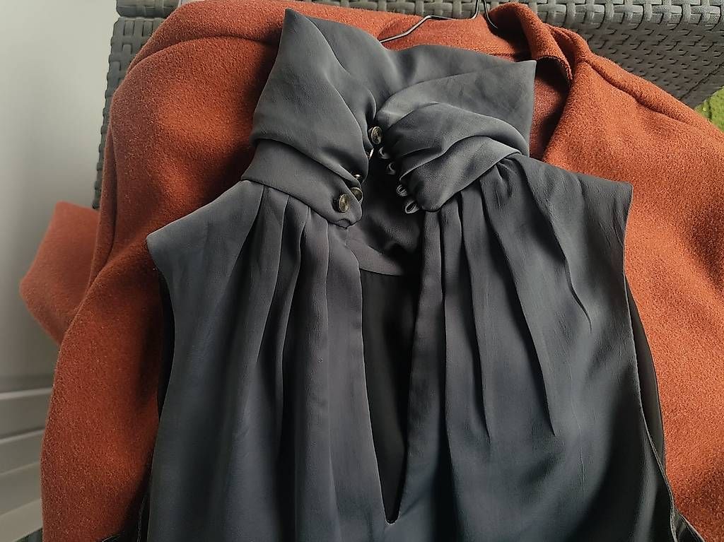 Zara Vestiti: Robe grise courte en soie ZARA – Nuovo (secondo la descrizione) da La Tour-de-Peilz venduto da sas_sq9j 1