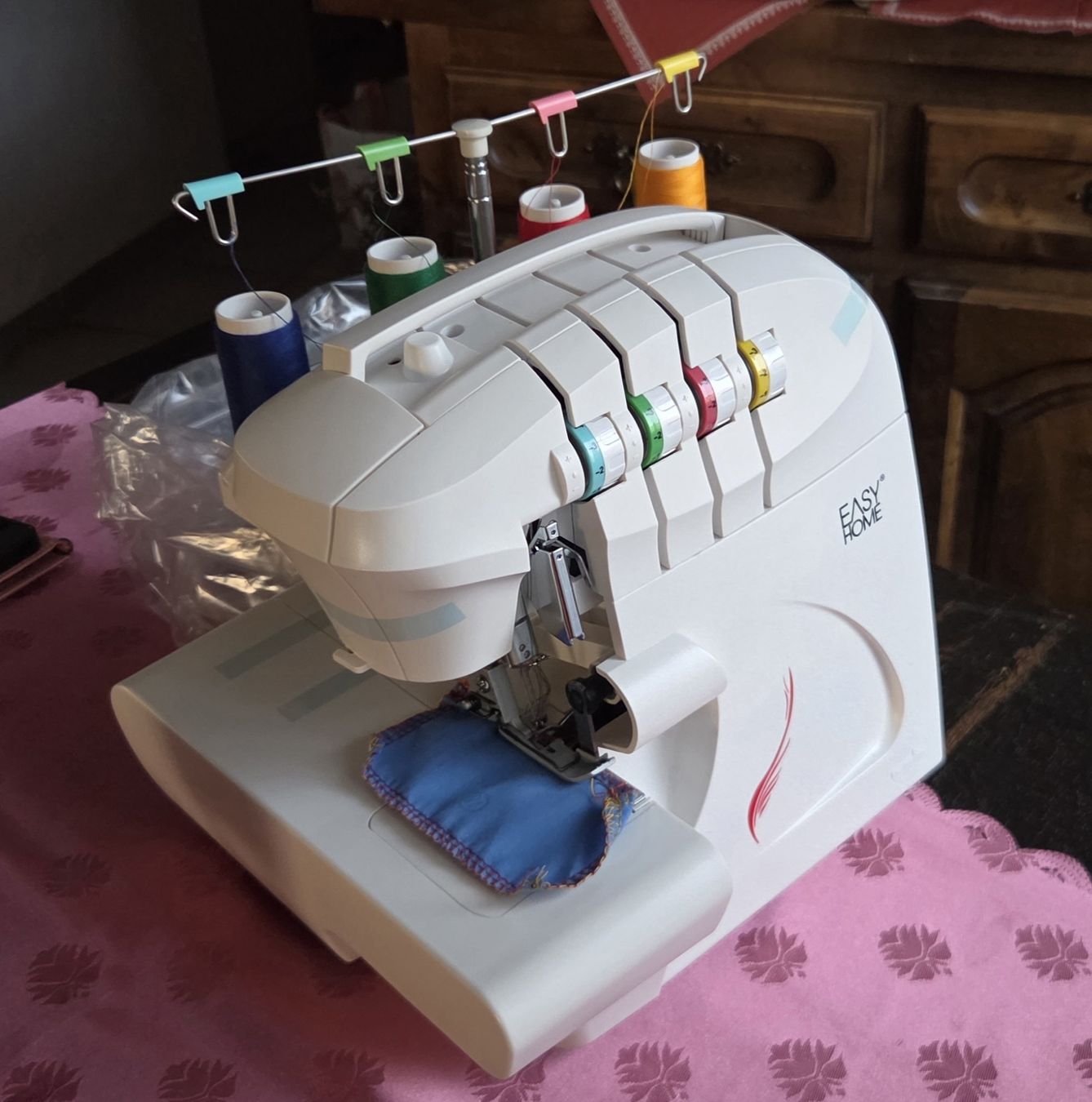 Machines à coudre: Overlock Nähmaschine neu – Neuf (Voir description) à Baden par Digit6