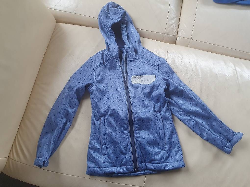 Giacche & Cappotti: Sehr schöne Mädchen Softshell Jacke Grösse 134 – Usato da Ebmatingen venduto da zeitlos-gesund.ch