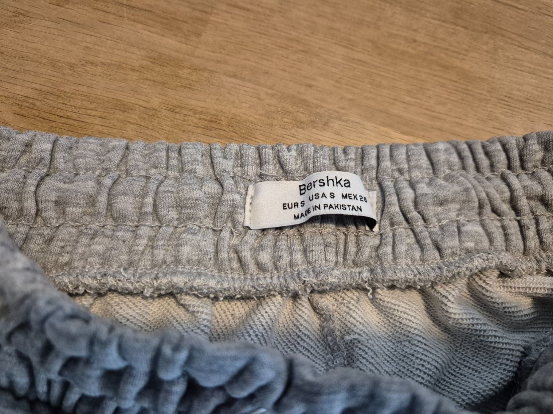 Pantaloni: Trainerhose / Freizeithose Gr. S von Bershka – Nuovo (secondo la descrizione) da Urtenen-Schönbühl venduto da Chaeppeler 3