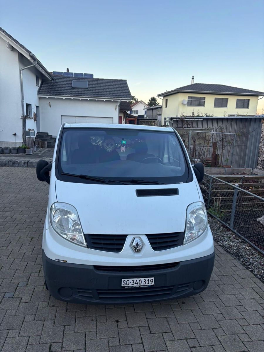 Véhicules utilitaires: Renault Trafic – D'occasion à Eichberg par Weder236