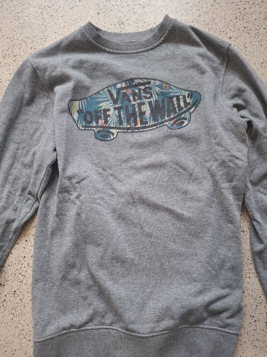 Pulls & Sweat-shirts: Vans Sweater grau mit Logo-Print. – D'occasion à Triengen par sil_dr9b 1