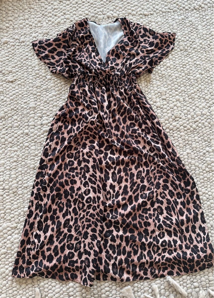 Kleider: STYLISCHES LEOPARD-KLEID – GRÖSSE M-L – Neu (gemäss Beschreibung) aus Schaffhausen von rot_yyy7