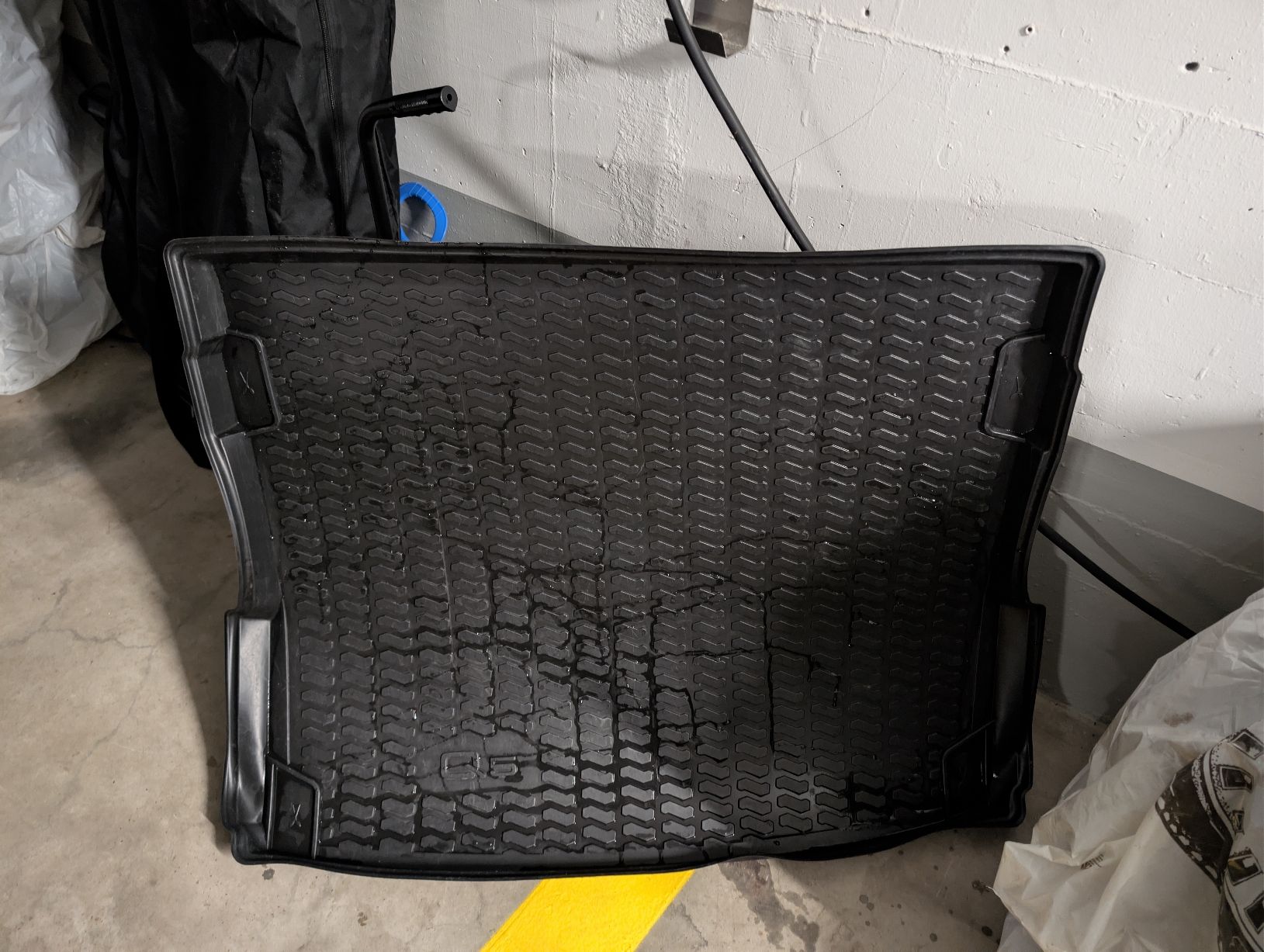 Tutti pezzi di ricambio auto: Audi Q5 Boot cover – Usato da Meilen venduto da sal_m6th