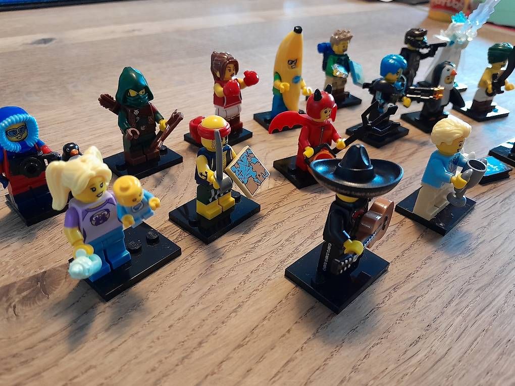 Lego Giocattoli: Lego minifigures série 16 – Usato da Bercher venduto da tonicee 2