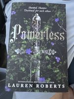 Powerless von Lauren Roberts - Spannende Fantasy