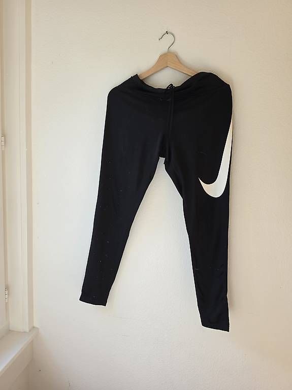 Lotti di vestiti: Habits de sport de marque – Usato da La Conversion venduto da dom_5xx7 2