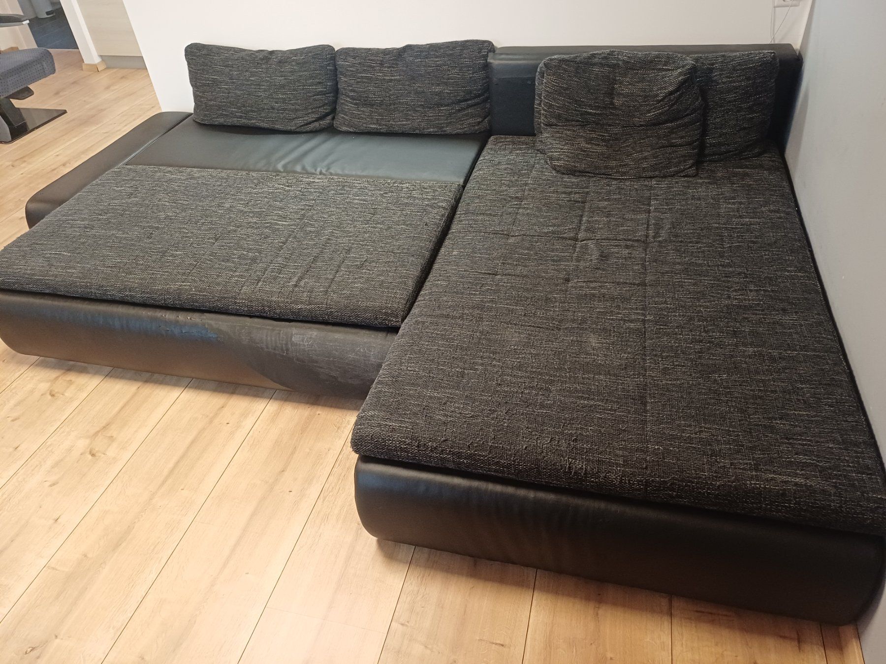 Sofas: Grosses Ecksofa mit Bettfunktion – Gebraucht aus Düdingen von Lechim2 3