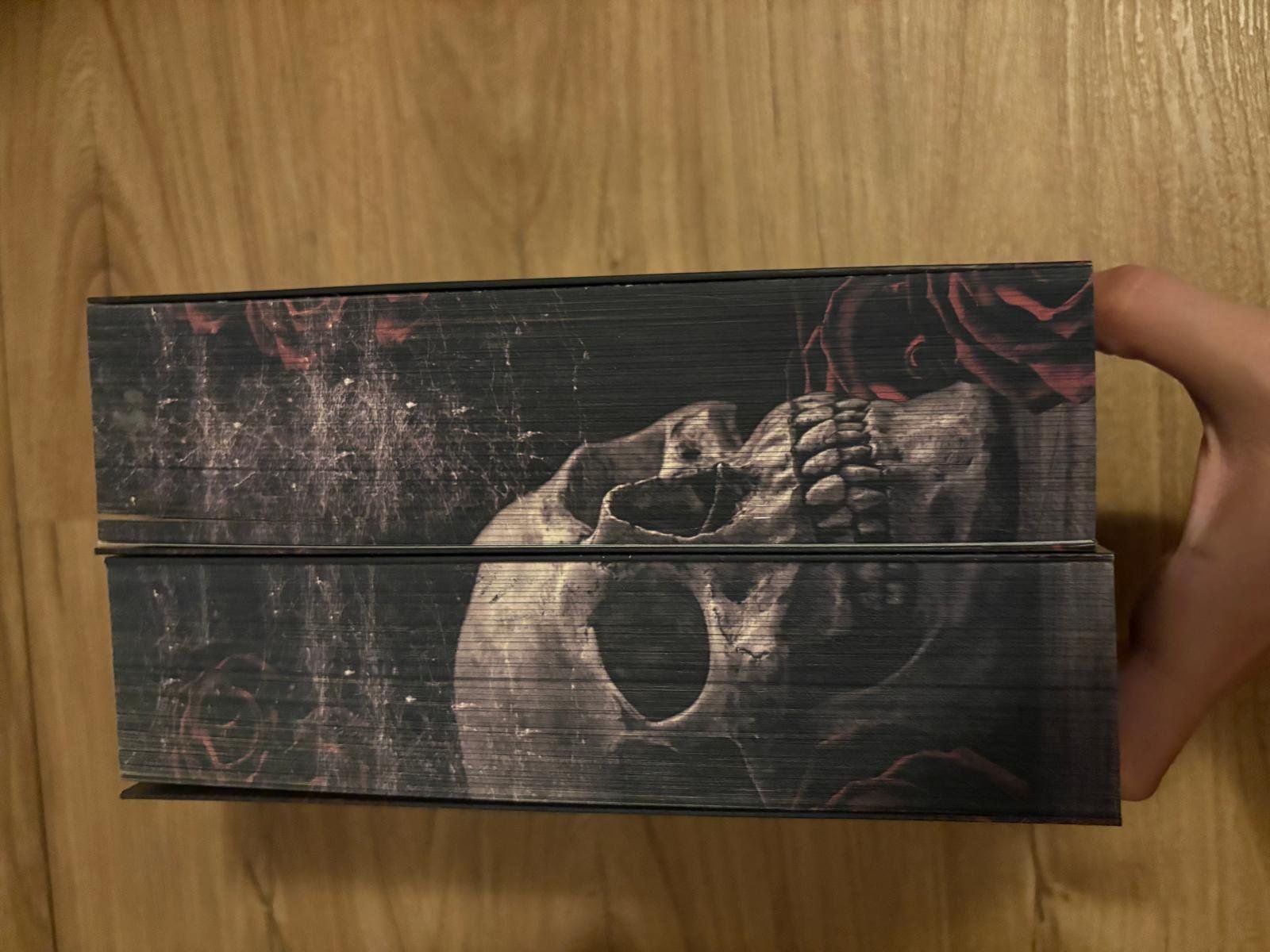 Bücher: Haunting & Hunting Adeline - mit Farbschnitt – Neu (gemäss Beschreibung) aus Niederteufen von alb_86bm 1