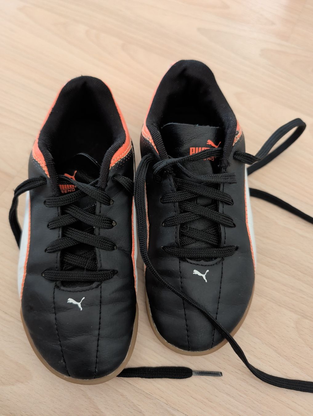 Puma Chaussures hommes: Puma Hallen Turnschuhe 32 – D'occasion à Diessenhofen par sabrina1204