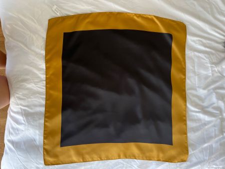 Seidentuch schwarz gelb quadratisch guter Zustand