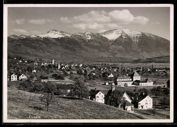 Ansichtskarten: Uznach, Ortsansicht mit Kirche und Berge – Gebraucht aus Berlin von bartko-reher