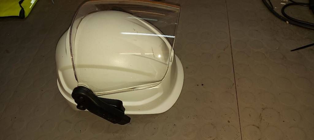 Uvex Protezione per viso e udito: Bauhelm mit Visier – Usato da Fisibach venduto da Lorobin 1