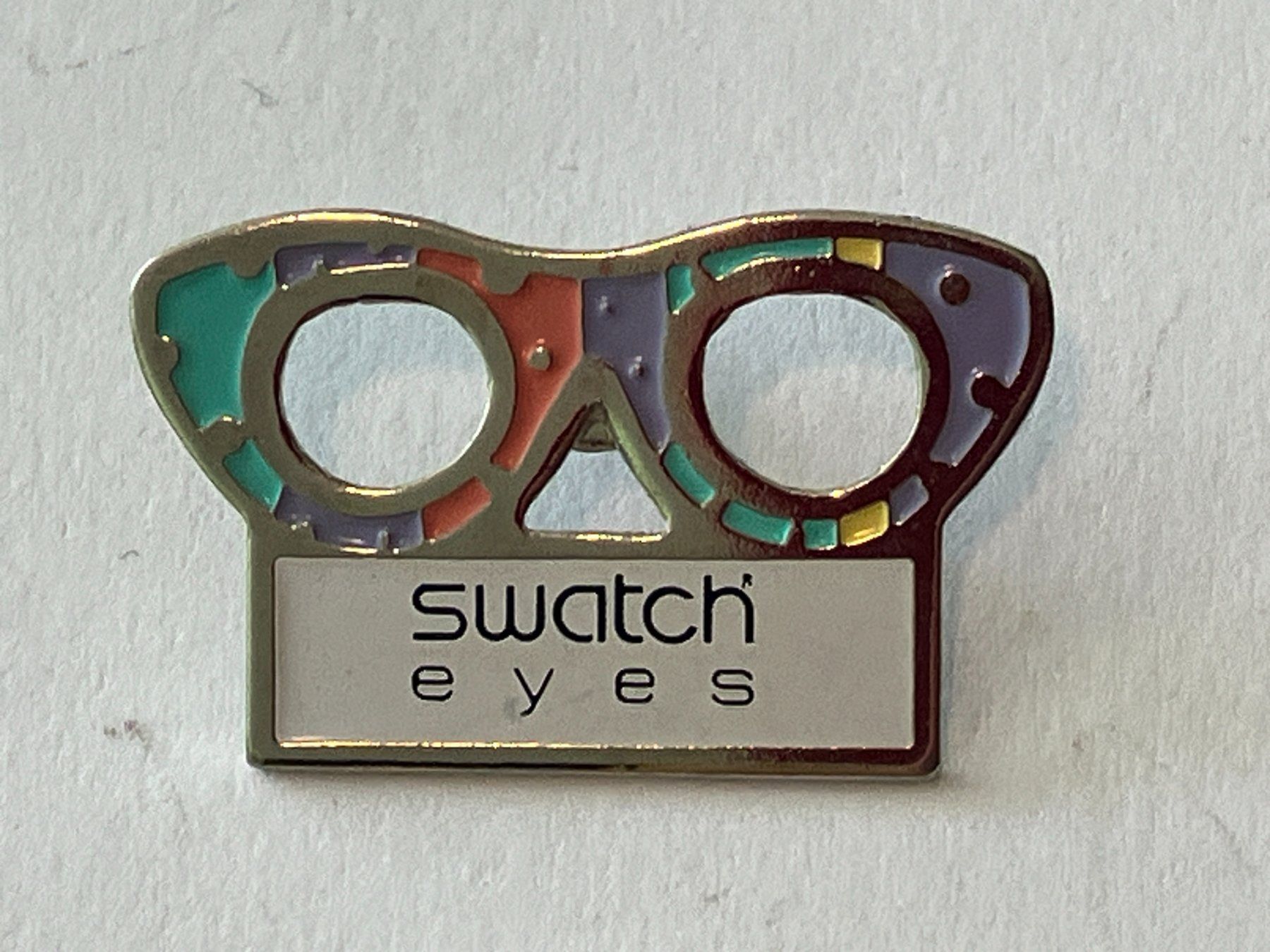 Placchette & Badge: 1 Pin Swatch Eyes – Usato da Basel venduto da djwwpp