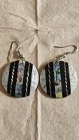 jolies boucles d'oreilles avec abalone.