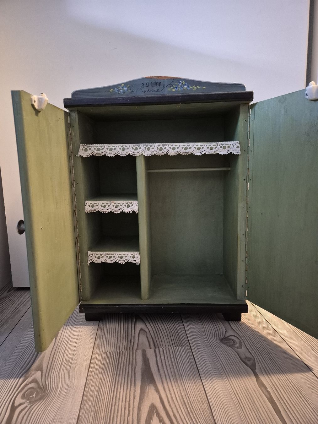 Armadi: antiker puppenschrank – Usato da Subingen venduto da CORINNA84 1