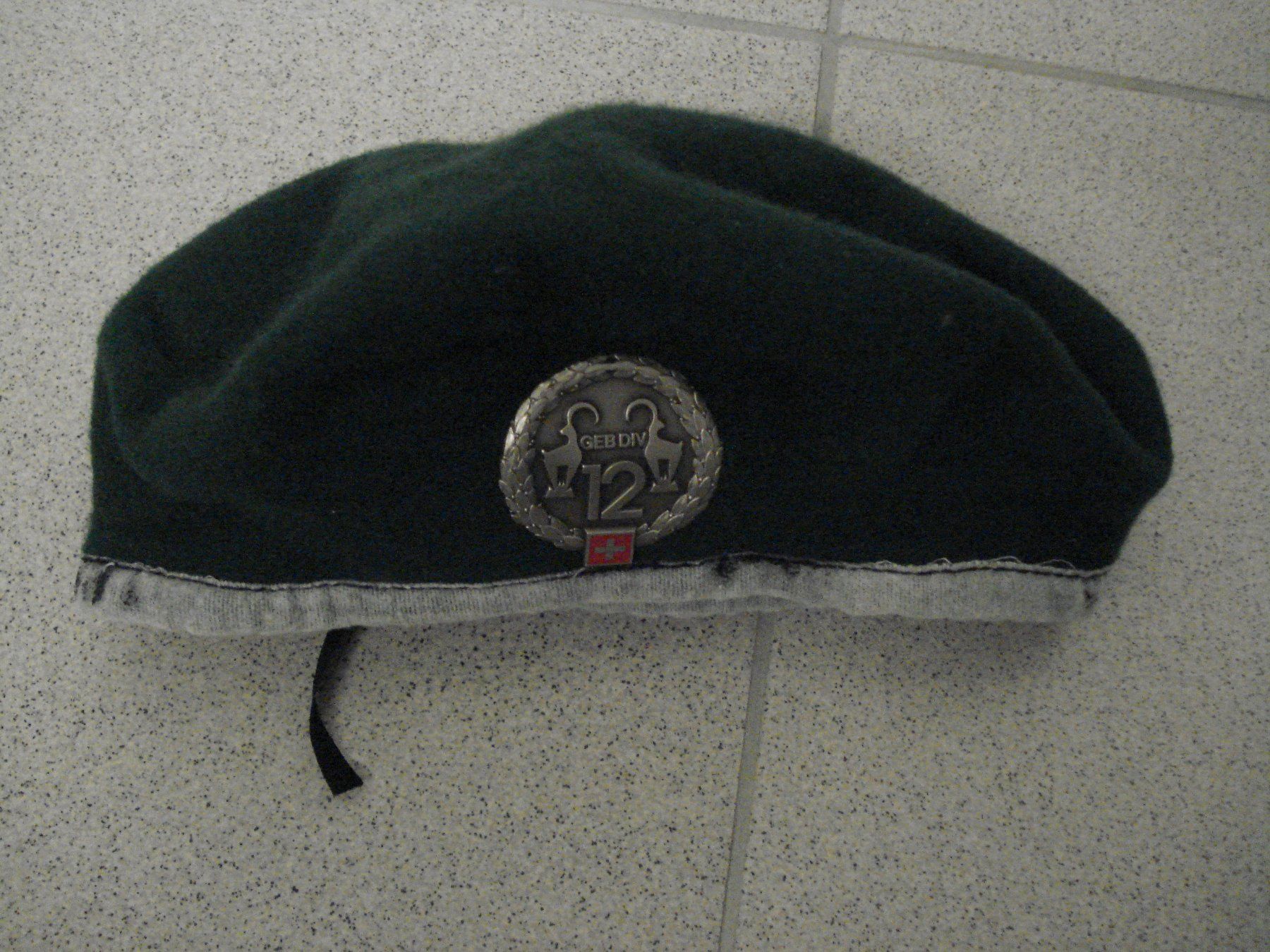 Schweizer Armee Uniformi: CH - Armee Béret Gr. 56-57 – Usato da Root venduto da vil_k76z