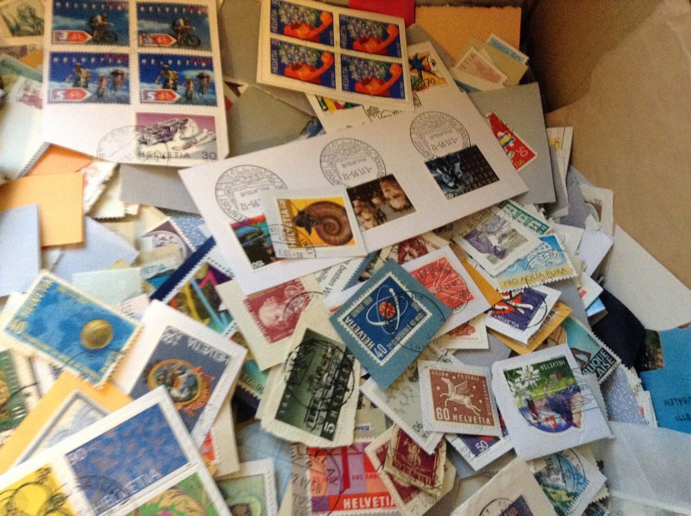 6 KILOS timbres CH à décoller, dès 1. ! Kaufen auf Ricardo