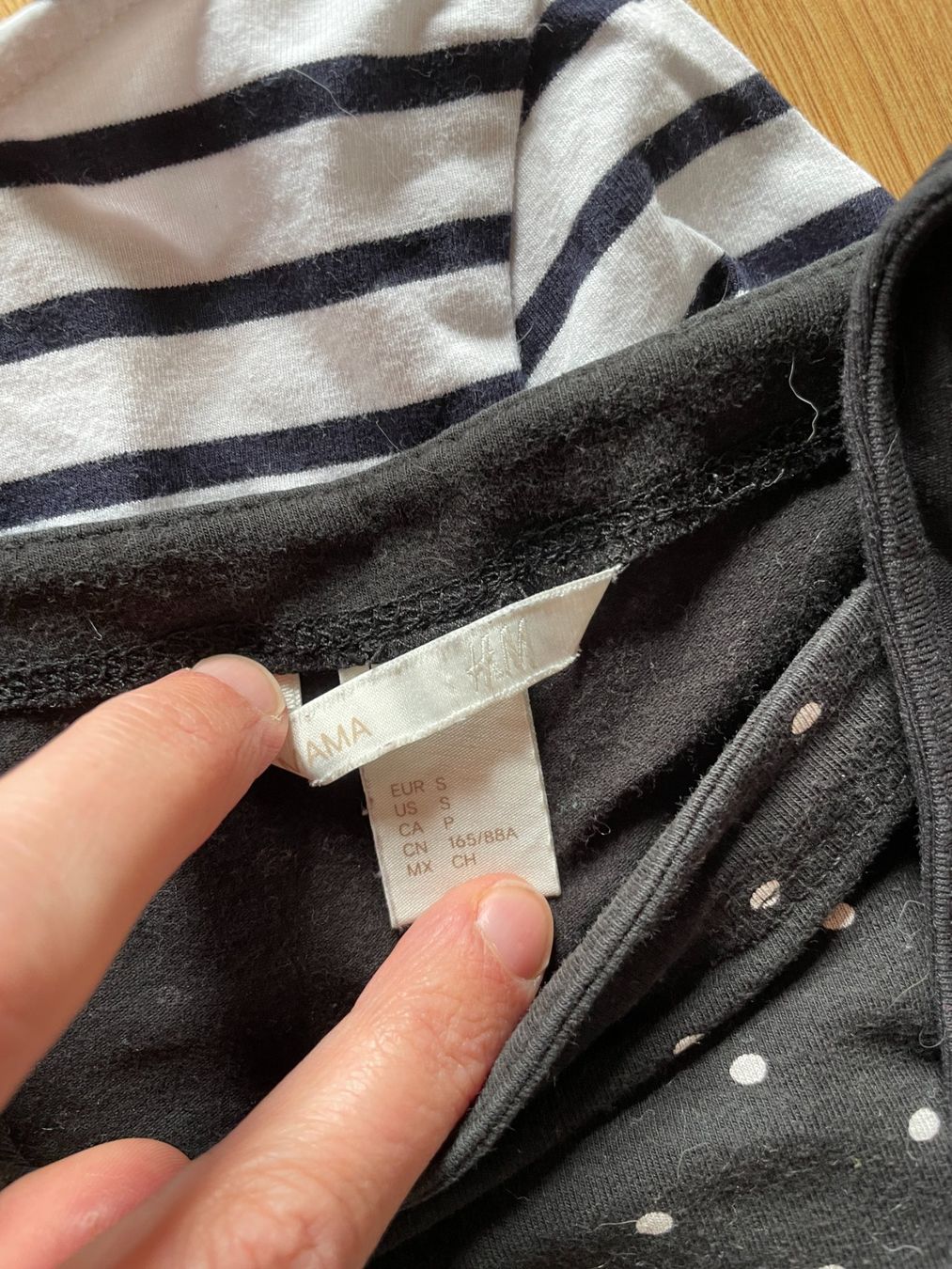 H&M Lotti di vestiti: Umstandsshirts / Schwangerschaftsshirts S – Usato da Niedermuhlern venduto da ste_c5h9 1