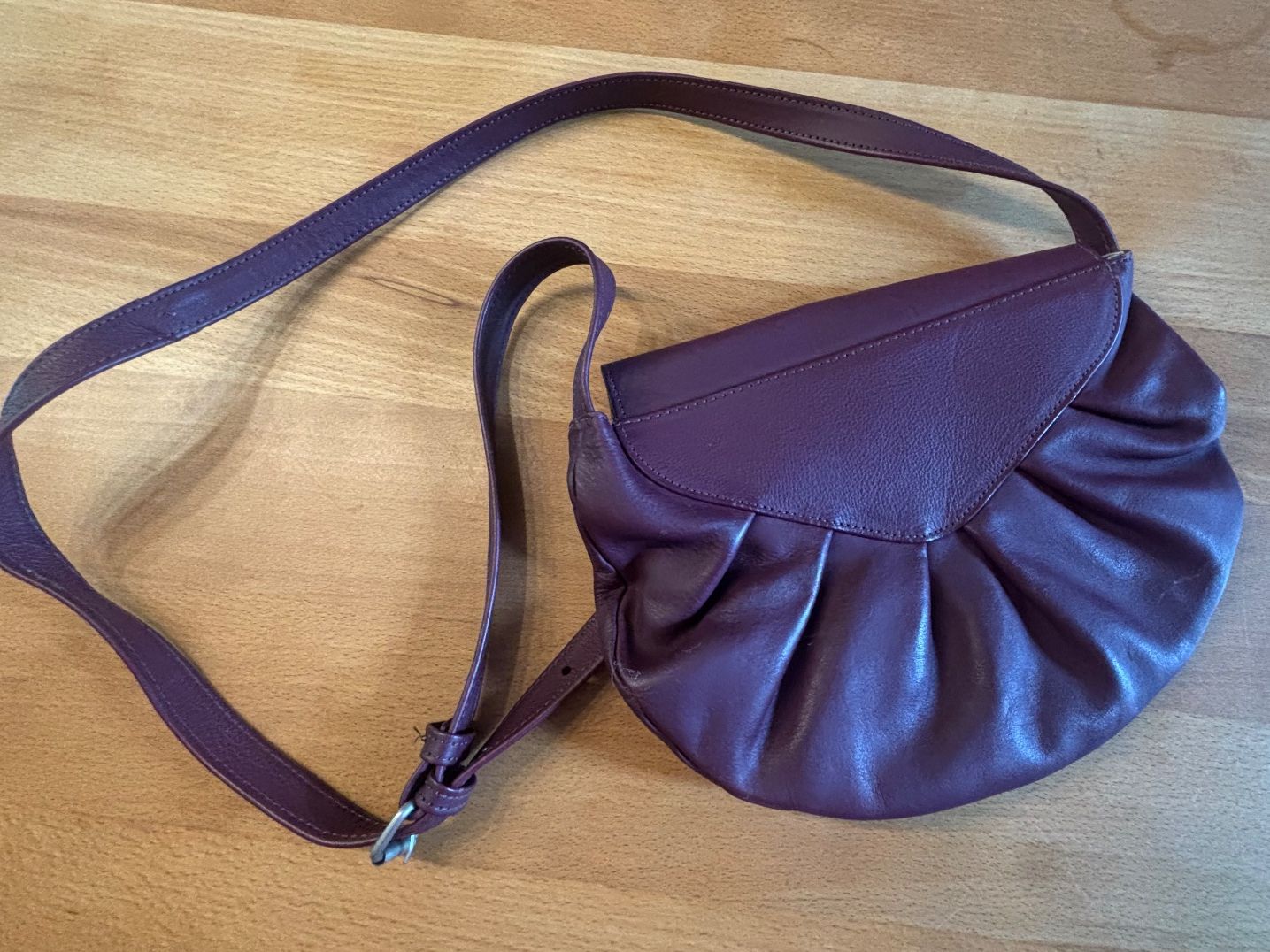 Taschen für Damen: Ledertasche von Helvetas – Gebraucht aus Kaufdorf von nurmir2012