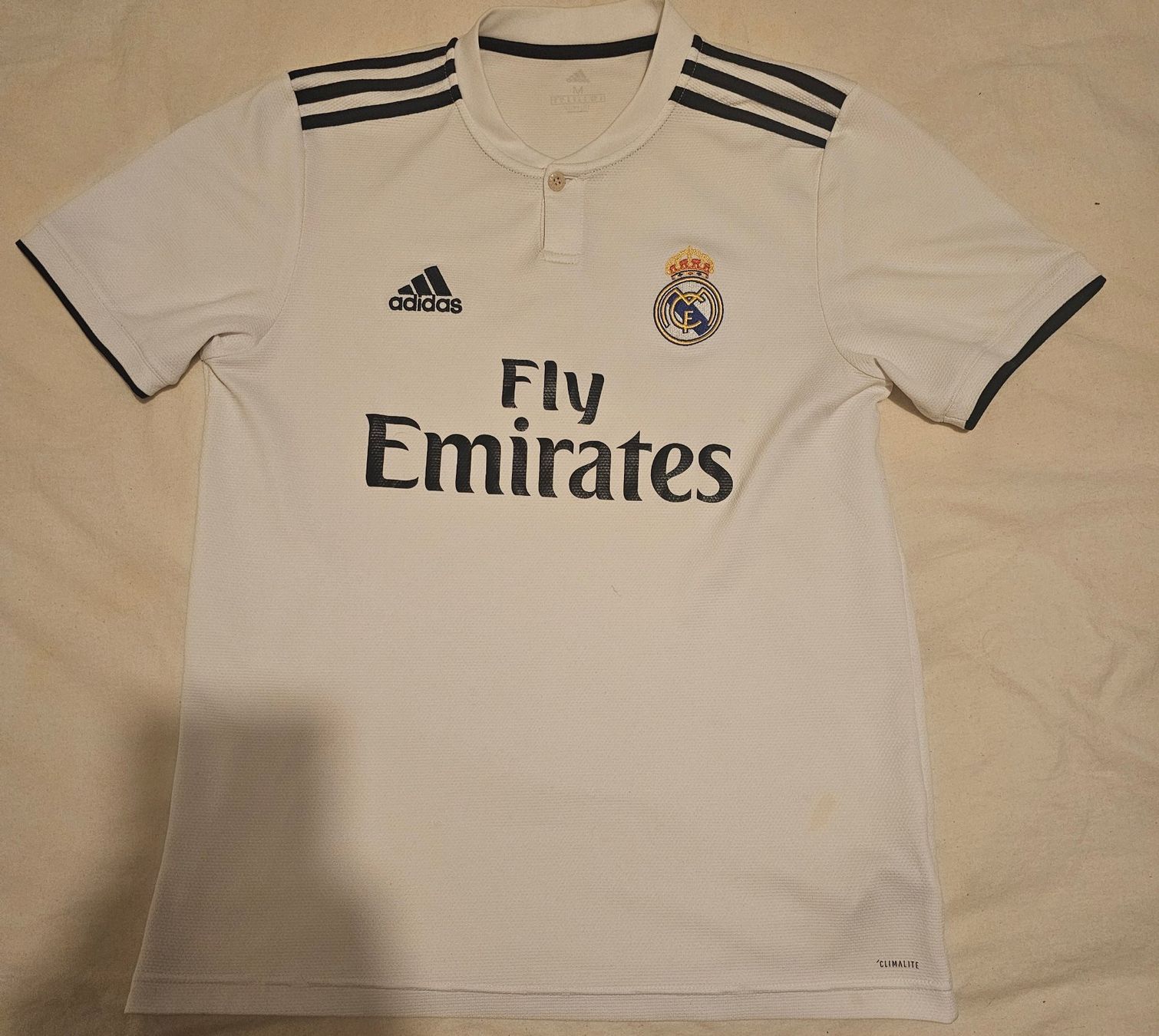 Real Madrid Leibchen & Hosen: Maillot Real Madrid saison 2018-2019 / DH3372 – Gebraucht aus Epalinges von Kont1