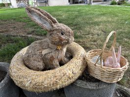 Osterdeko Hase Strohhäschen Weidenkranz Korb