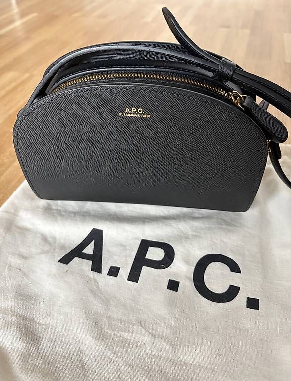 Apc Borse da donna: A.P.C. Handtasche Demi-Lune mini schwarz – Nuovo (secondo la descrizione) da Zürich venduto da Tamara066