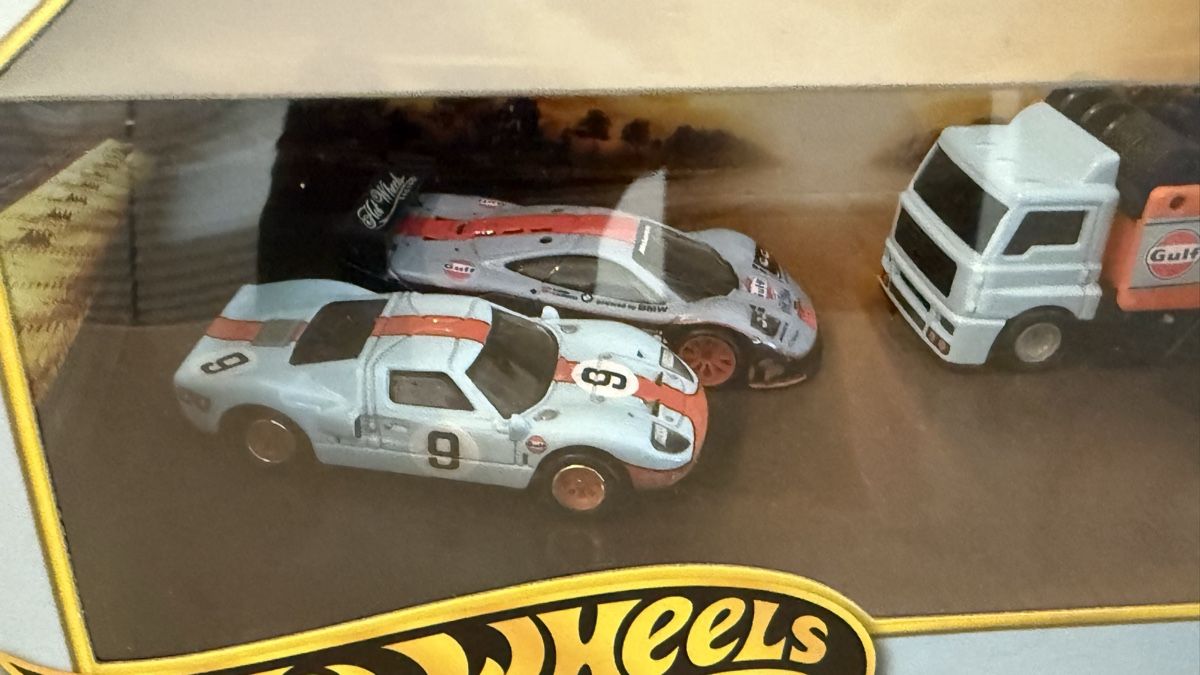 Hot Wheels Modellini d'auto: Hot Wheels Premium Gulf Set - Neu – Nuovo e nell'imballaggio originale da Basel venduto da Zomeg 6