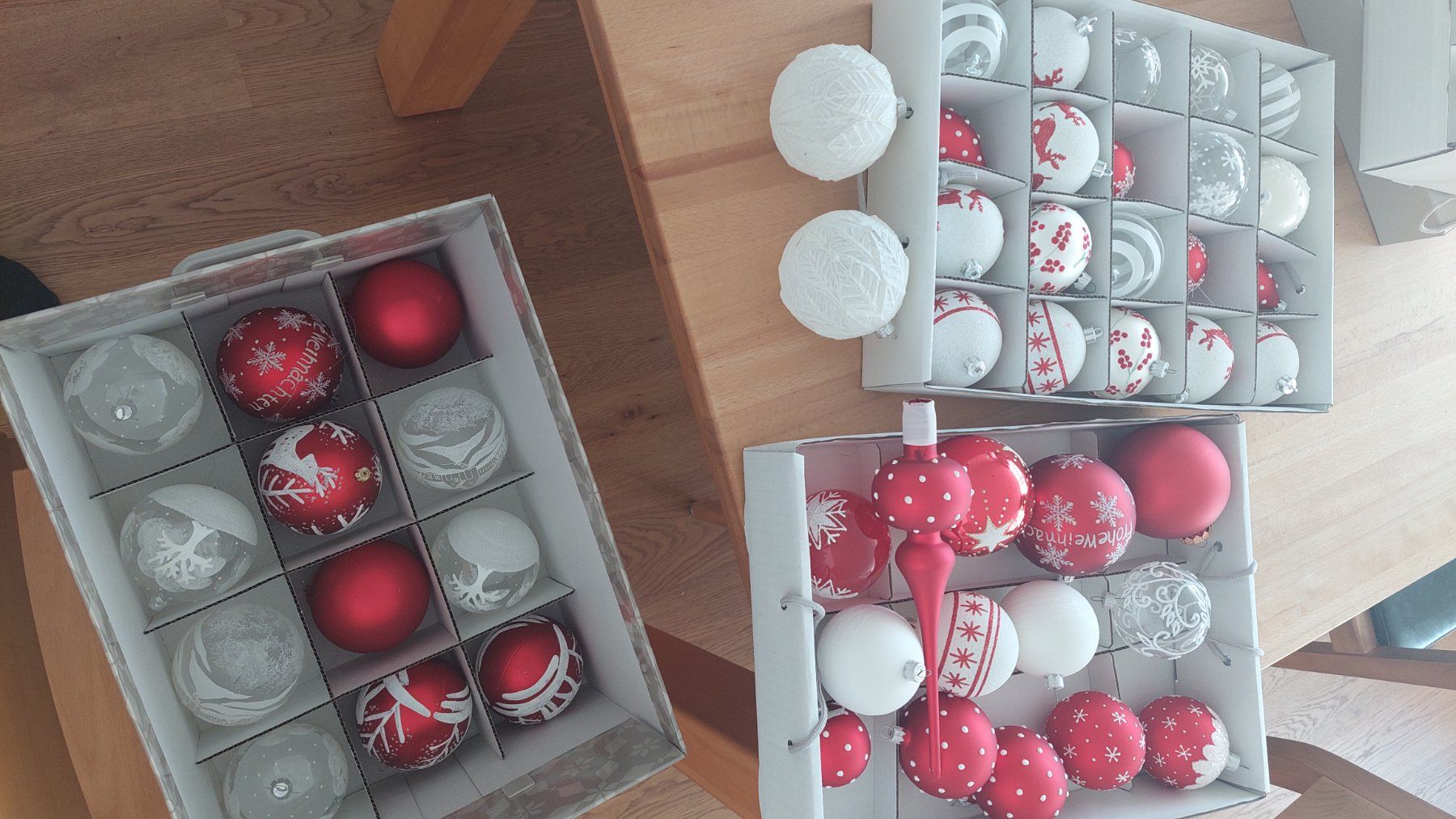 Tutte le decorazioni: Weihnachtskugeln Set, Rot-Weiss, neuwertig – Usato da Kaltbrunn venduto da AB92