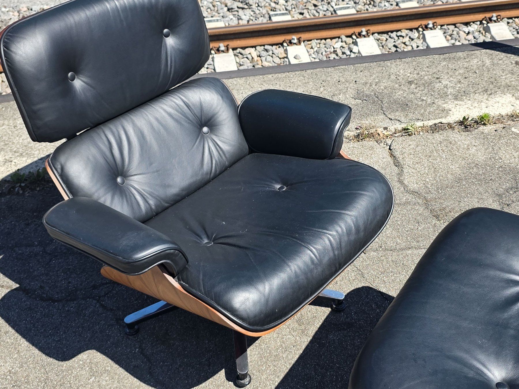 Poltrone: Cofemo Lounge Chair mit Ottoman - Leder schwarz - Ref. 05/71 – Usato da Au ZH venduto da BrockiAu 3