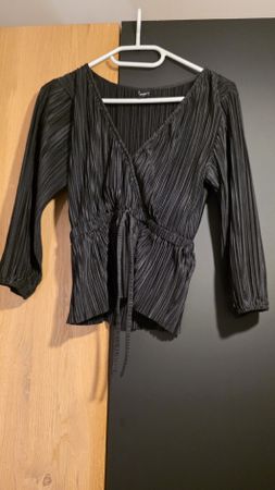 Elegante Bluse mit Plissee-Optik, Schwarz, Grösse M