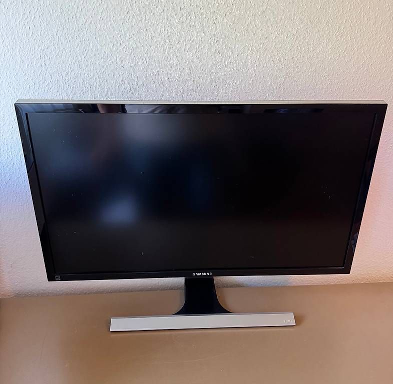 Monitor: Samsung Monitor – Usato da Basel venduto da a76fred 1